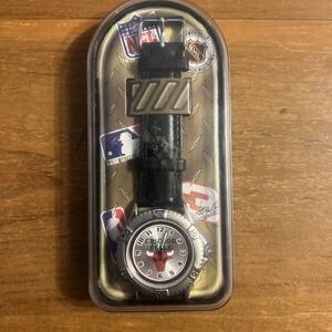NOS‎ Chicago Bulls Watch Unisex In Box Silver Tone Black Band  1998
